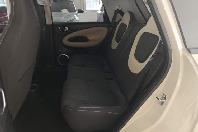 Used Wuling Bingo 2024 203km Light Edition Left Rear Seat