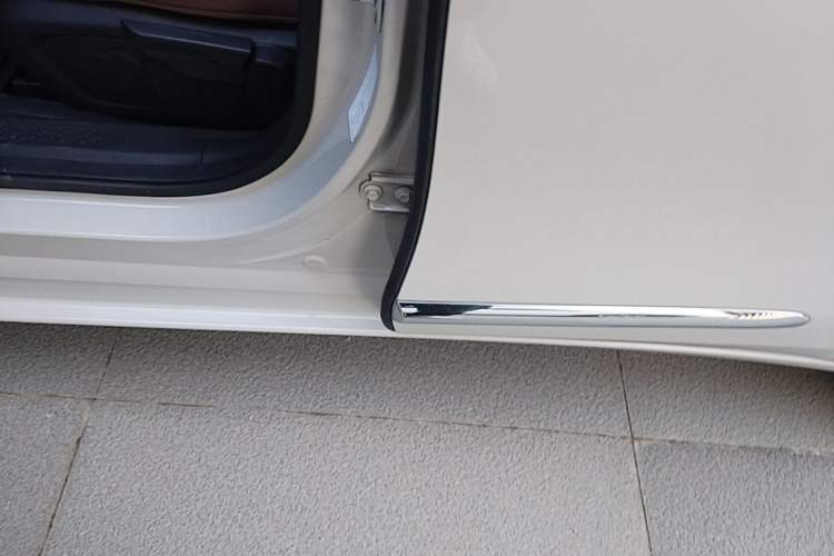 Used Wuling Bingo 2024 333 km Lingxi Connected Version Left Side Sill