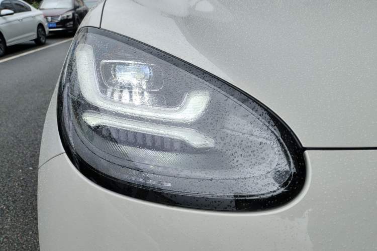 Used Wuling Bingo 2024 333 km Lingxi Connected Version Right Front Headlight