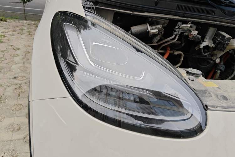 Used Wuling Bingo 2024 333 km Enjoyment Version Right Front Headlight