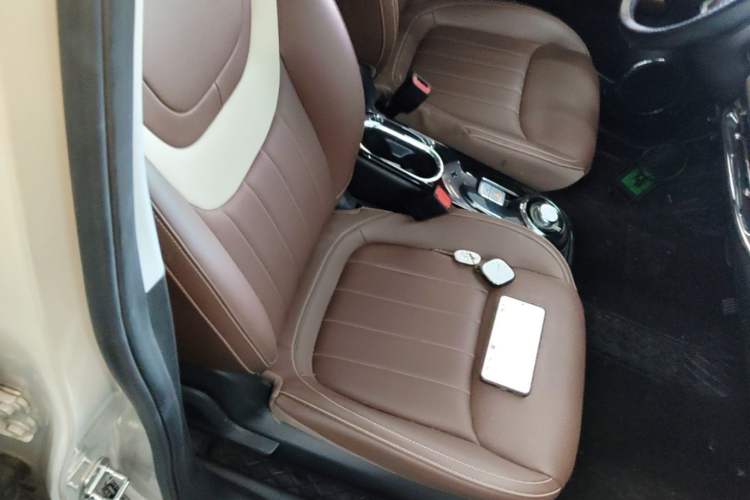 Used Wuling Bingo 2024 333 km Lingxi Connected Version Right Front Seat