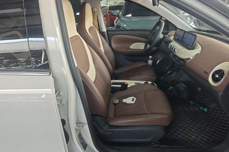 Used Wuling Bingo 2024 333 km Lingxi Connected Version Right Front Seat