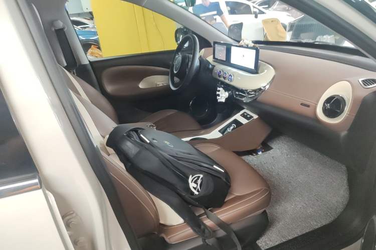 Used Wuling Bingo 2024 333 km Enjoyment Version Right Front Seat