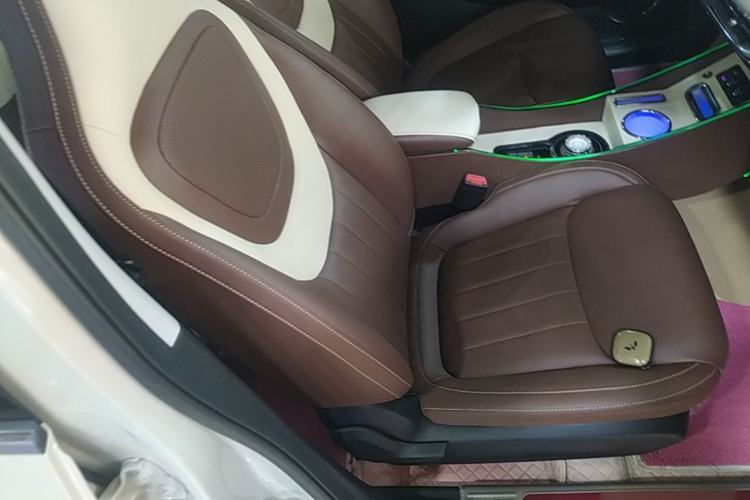 Used Wuling Bingo 2024 333 km Lingxi Connected Version Right Front Seat