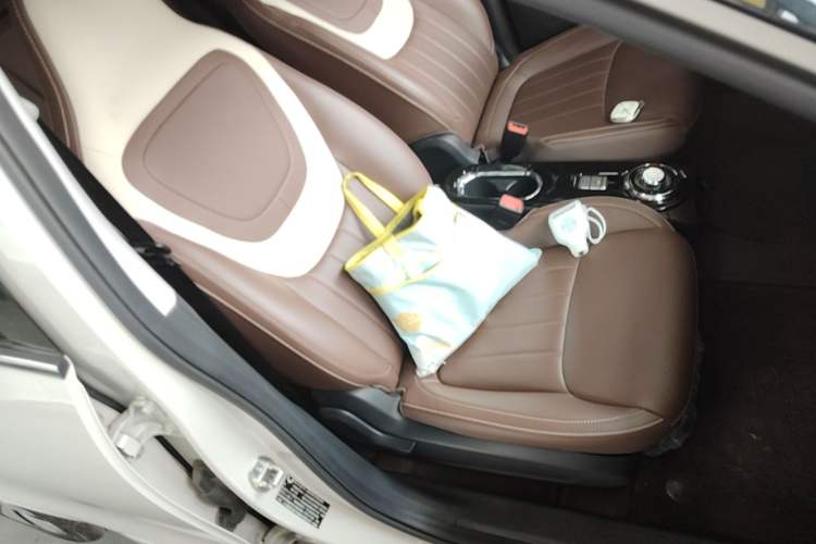 Used Wuling Bingo 2024 333 km Lingxi Connected Version Right Front Seat