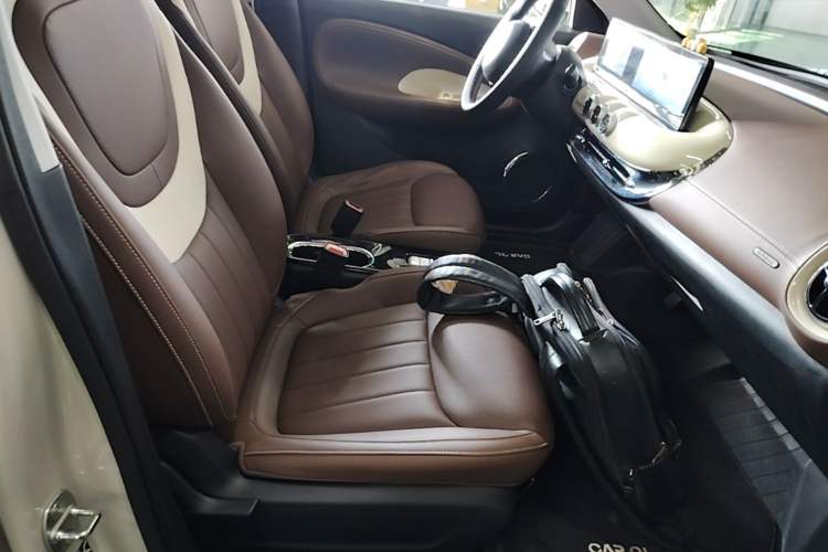 Used Wuling Bingo 2024 333 km Enjoyment Version Right Front Seat