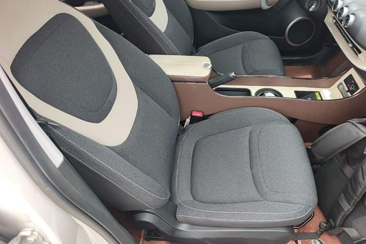 Used Wuling Bingo 2024 203km Light Edition Right Front Seat