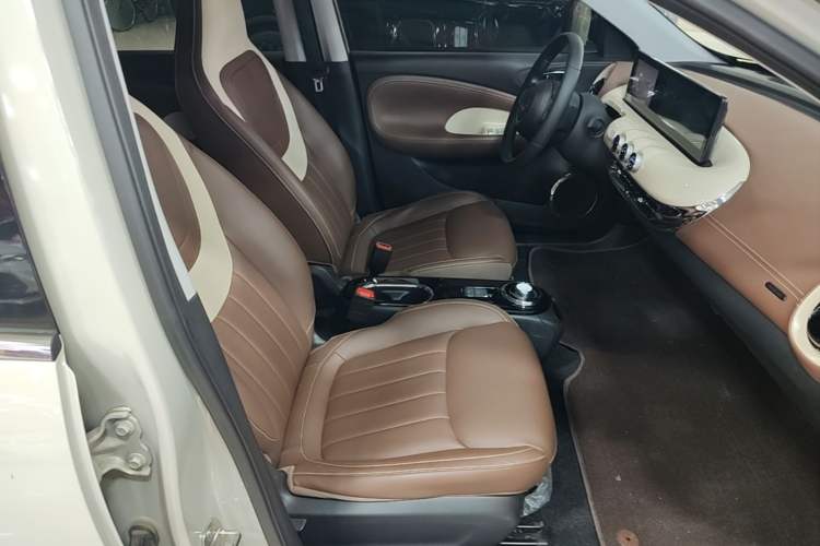 Used Wuling Bingo 2024 333 km Enjoyment Version Right Front Seat