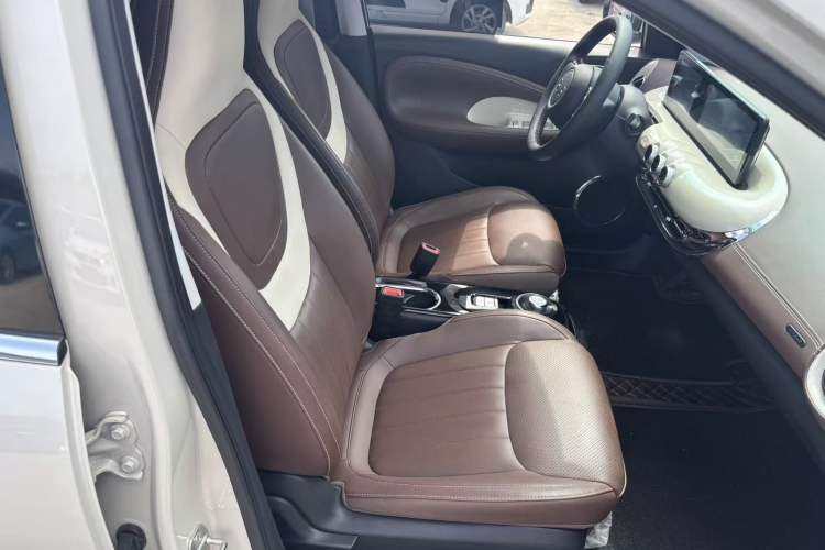 Used Wuling Bingo 2024 333 km Enjoyment Version Right Front Seat
