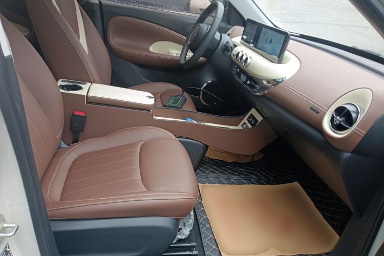 Used Wuling Bingo 2024 333 km Enjoyment Version Right Front Seat