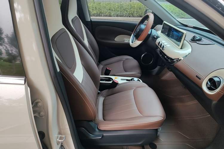 Used Wuling Bingo 2024 333 km Enjoyment Version Right Front Seat