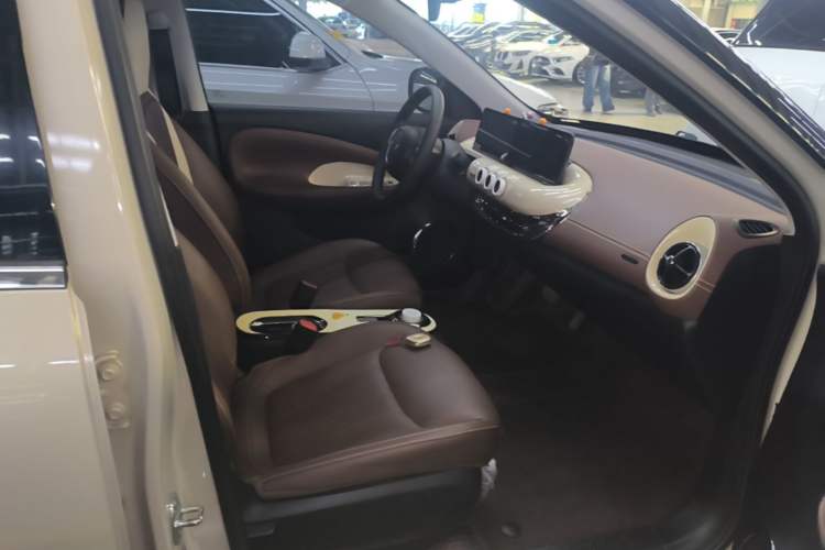 Used Wuling Bingo 2024 333 km Lingxi Connected Version Right Front Seat