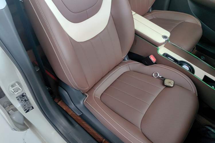 Used Wuling Bingo 2024 333 km Lingxi Connected Version Right Front Seat