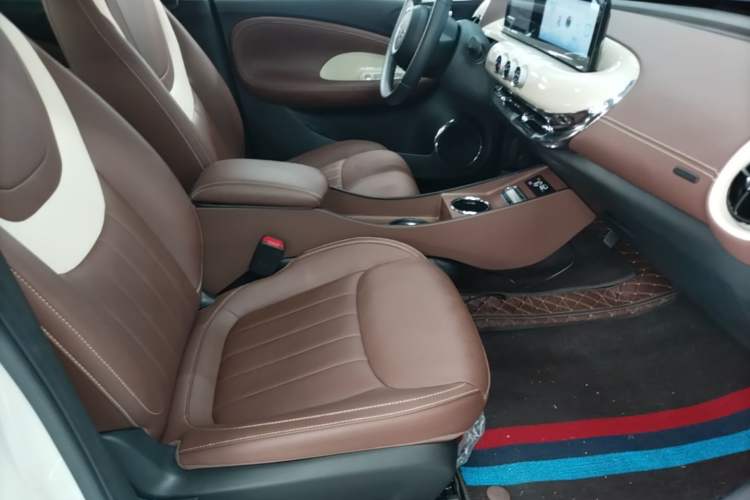 Used Wuling Bingo 2024 333 km Enjoyment Version Right Front Seat
