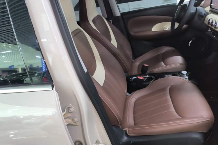 Used Wuling Bingo 2024 333 km Enjoyment Version Right Front Seat
