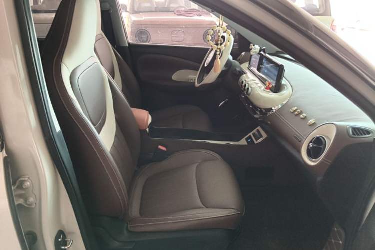 Used Wuling Bingo 2024 333 km Enjoyment Version Right Front Seat