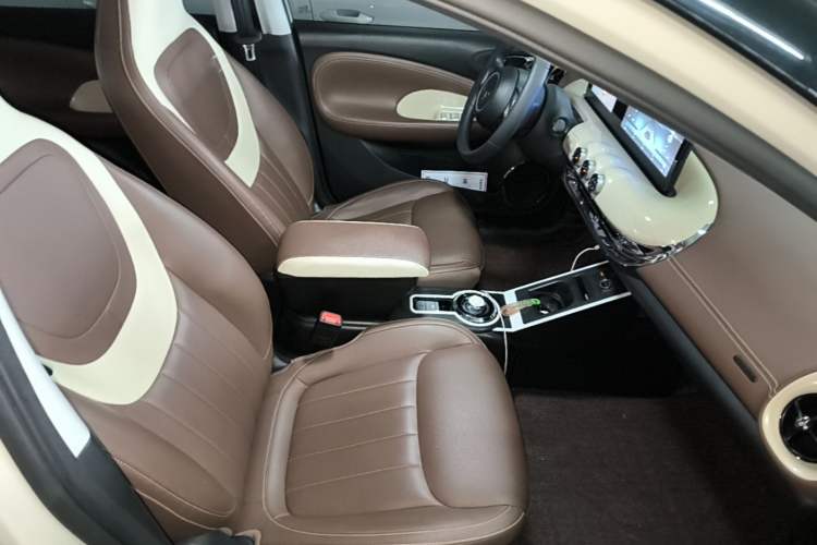 Used Wuling Bingo 2024 333 km Enjoyment Version Right Front Seat