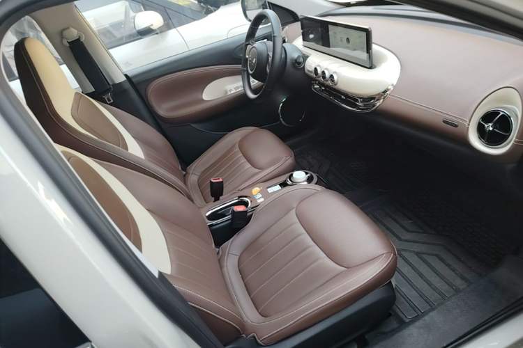 Used Wuling Bingo 2024 333 km Enjoyment Version Right Front Seat