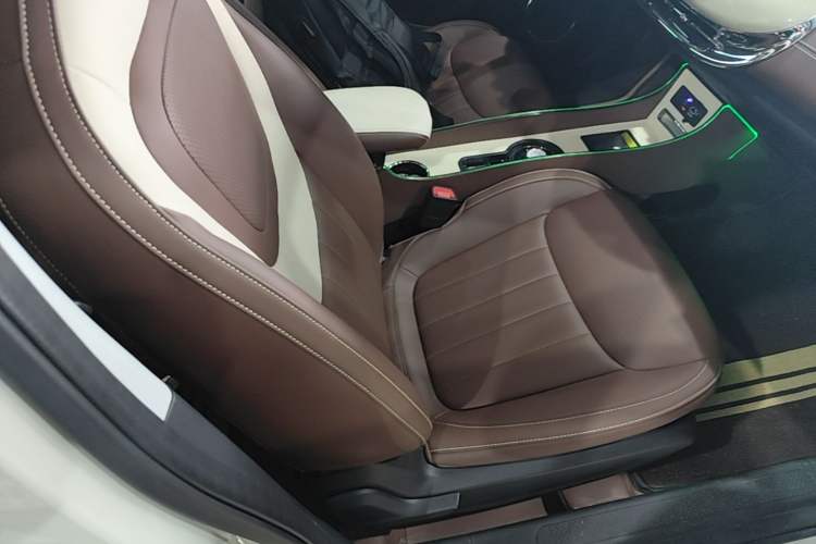 Used Wuling Bingo 2024 333 km Enjoyment Version Right Front Seat