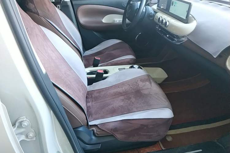 Used Wuling Bingo 2024 333 km Enjoyment Version Right Front Seat