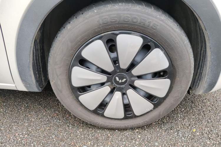 Used Wuling Bingo 2024 333 km Lingxi Connected Version Right Front Wheel Hub