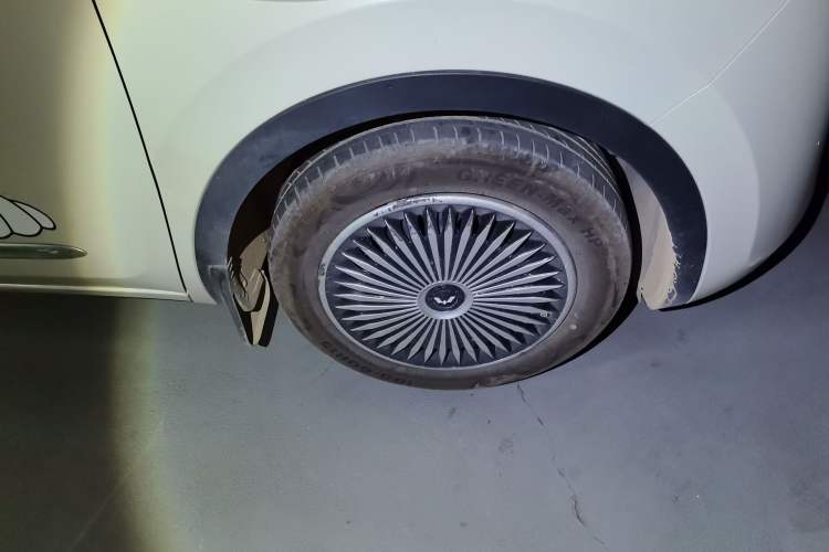 Used Wuling Bingo 2024 333 km Enjoyment Version Right Front Wheel Hub