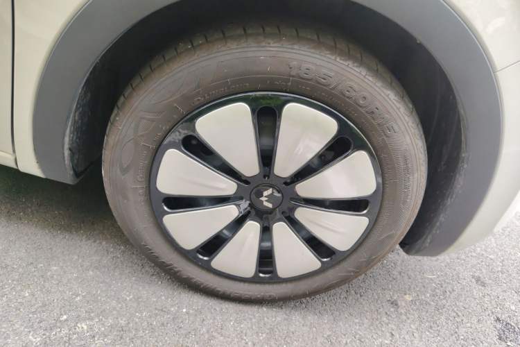 Used Wuling Bingo 2024 333 km Lingxi Connected Version Right Front Wheel Hub