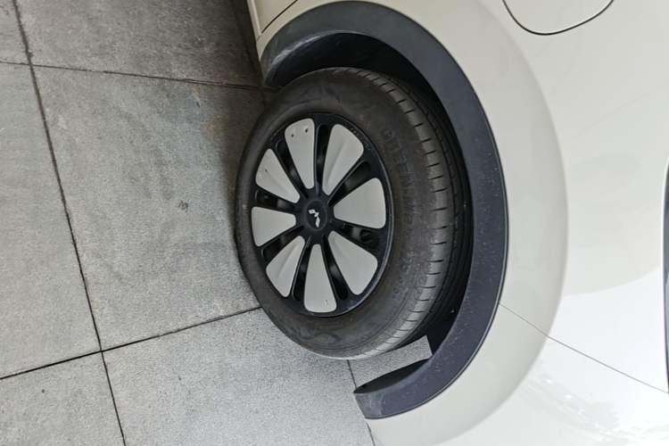 Used Wuling Bingo 2024 333 km Enjoyment Version Right Front Wheel Hub
