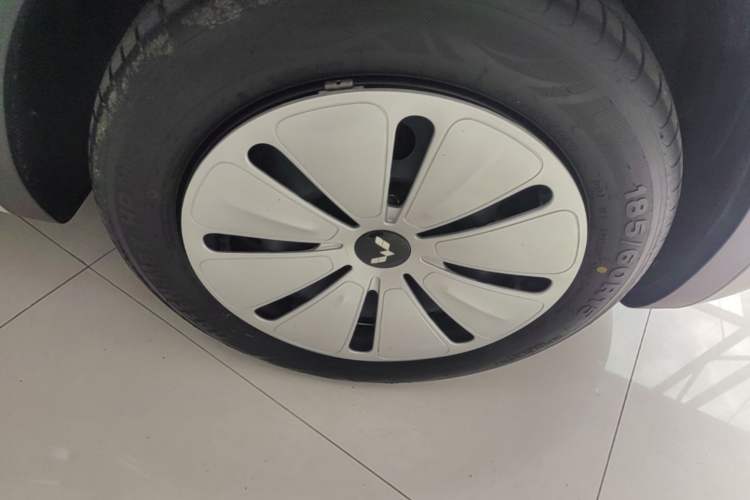 Used Wuling Bingo 2024 203km Light Edition Right Front Wheel Hub
