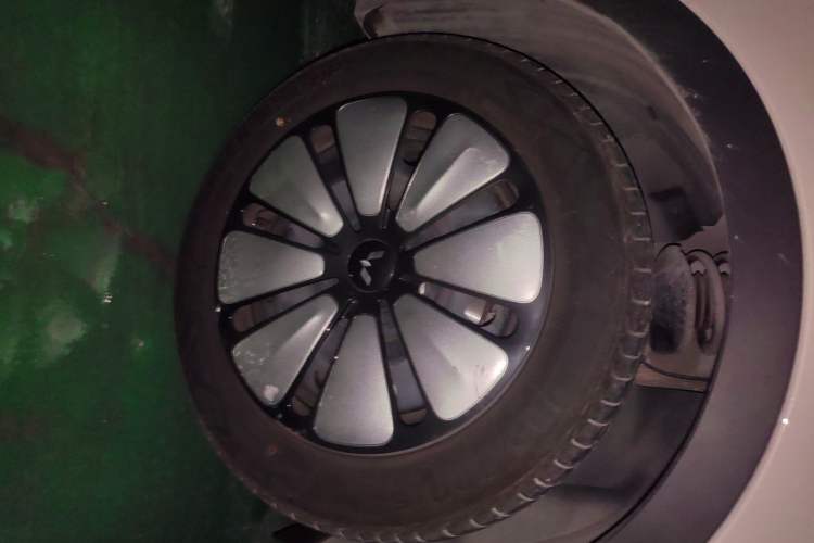 Used Wuling Bingo 2024 333 km Lingxi Connected Version Right Front Wheel Hub