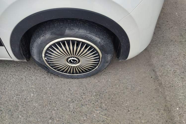 Used Wuling Bingo 2024 333 km Lingxi Connected Version Right Front Wheel Hub