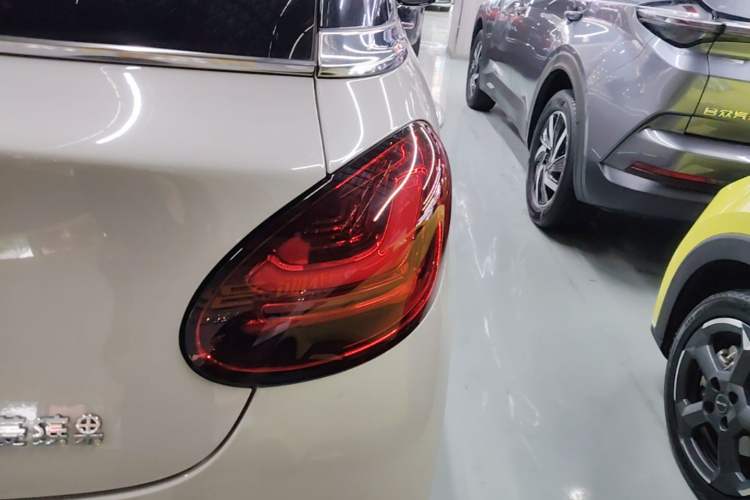 Used Wuling Bingo 2024 333 km Enjoyment Version Right Rear Taillight
