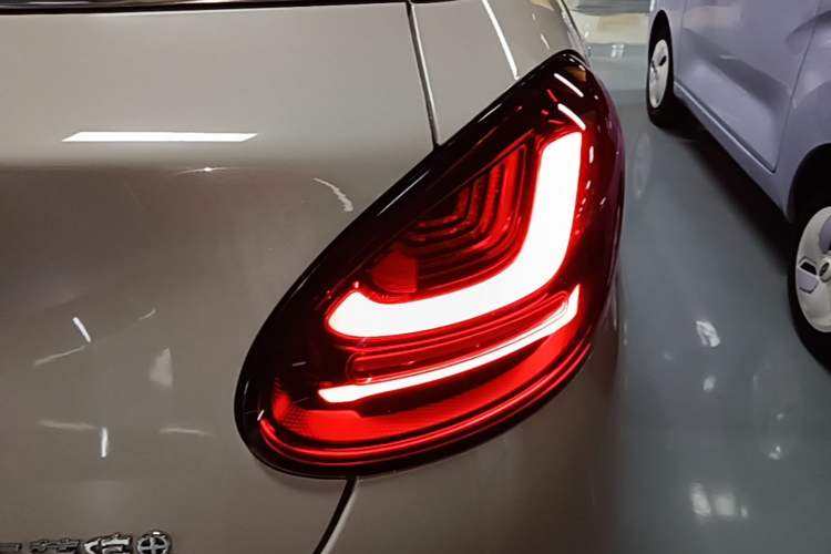 Used Wuling Bingo 2024 333 km Enjoyment Version Right Rear Taillight