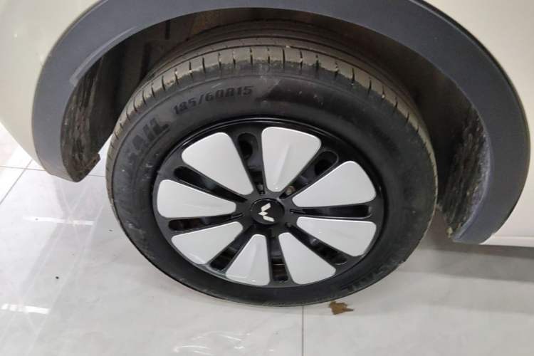 Used Wuling Bingo 2024 333 km Lingxi Connected Version Right Rear Wheel Hub