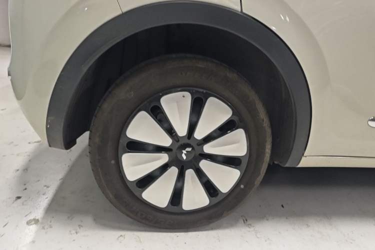Used Wuling Bingo 2024 333 km Enjoyment Version Right Rear Wheel Hub