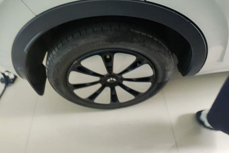 Used Wuling Bingo 2024 333 km Enjoyment Version Right Rear Wheel Hub