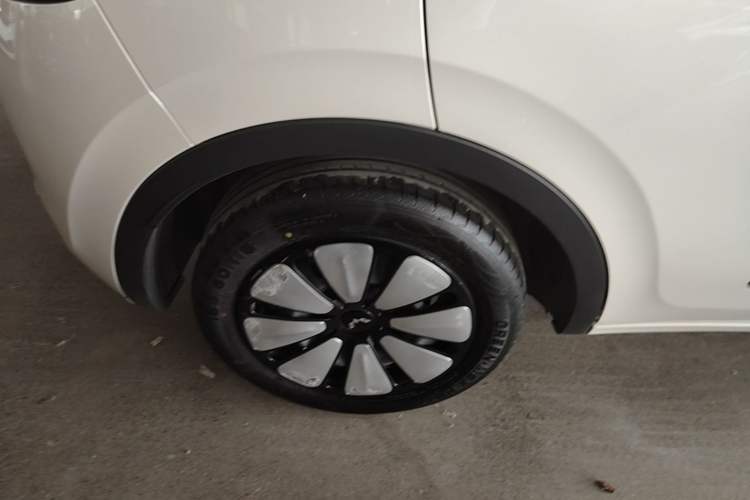 Used Wuling Bingo 2024 333 km Enjoyment Version Right Rear Wheel Hub