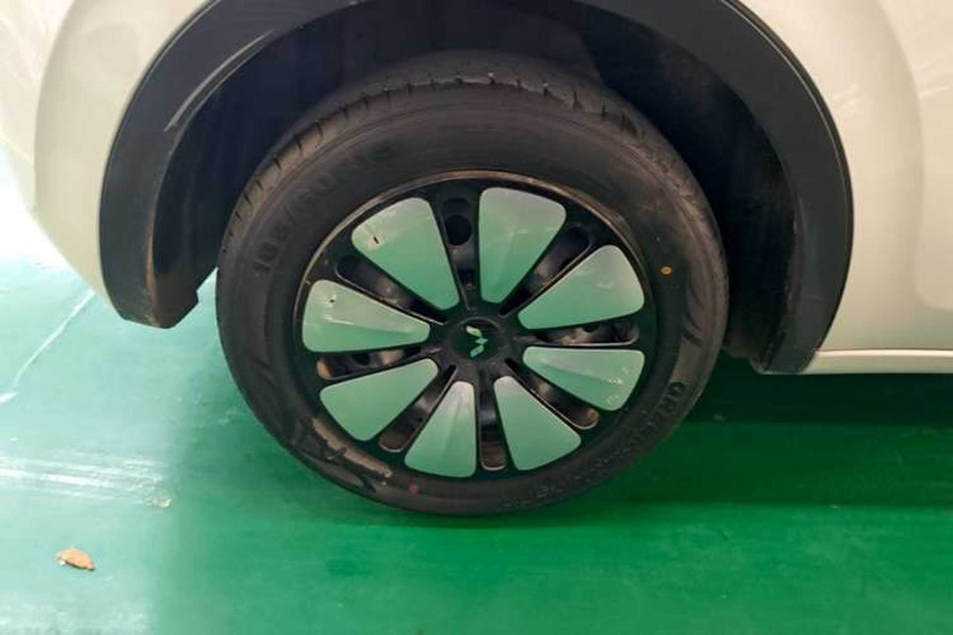 Used Wuling Bingo 2024 333 km Lingxi Connected Version Right Rear Wheel Hub