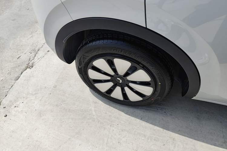 Used Wuling Bingo 2024 333 km Enjoyment Version Right Rear Wheel Hub