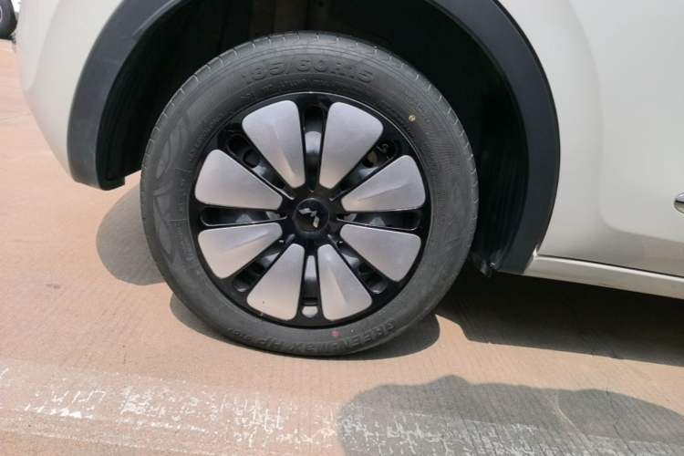 Used Wuling Bingo 2024 333 km Lingxi Connected Version Right Rear Wheel Hub