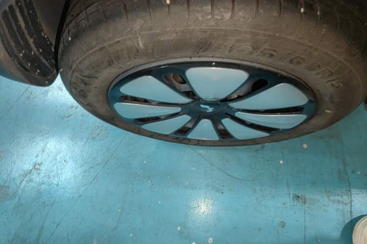 Used Wuling Bingo 2024 333 km Lingxi Connected Version Right Rear Wheel Hub