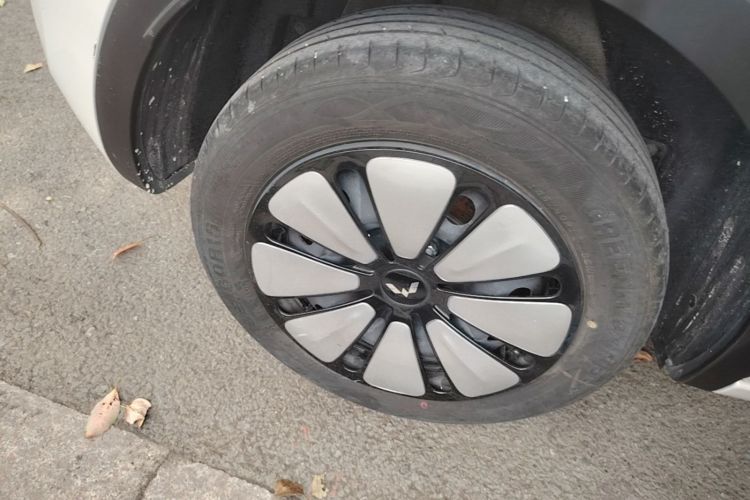 Used Wuling Bingo 2024 333 km Lingxi Connected Version Right Rear Wheel Hub