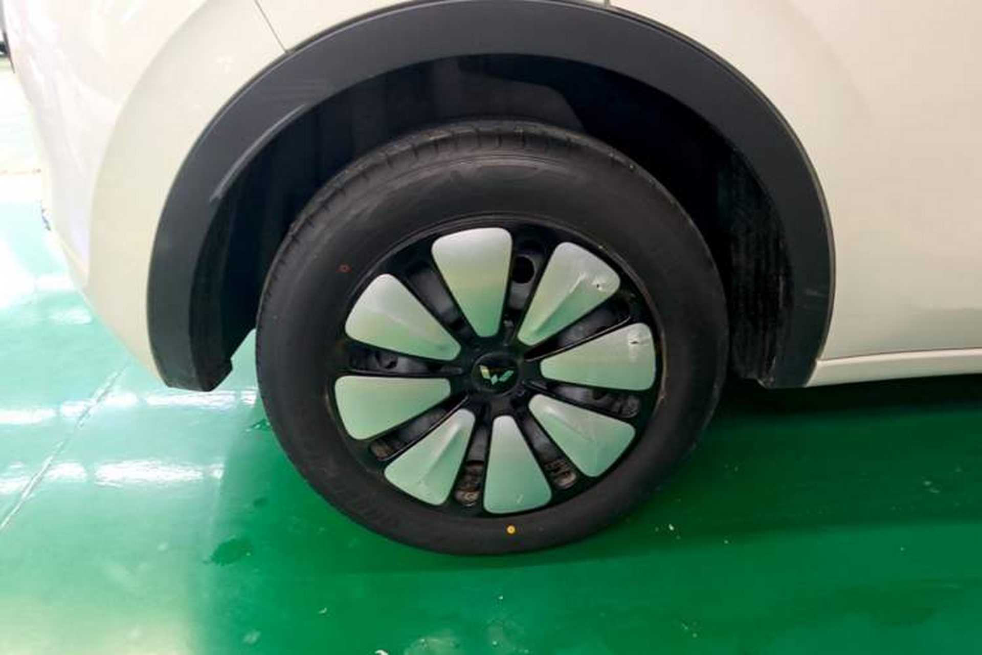 Used Wuling Bingo 2024 333 km Lingxi Connected Version Right Rear Wheel Hub