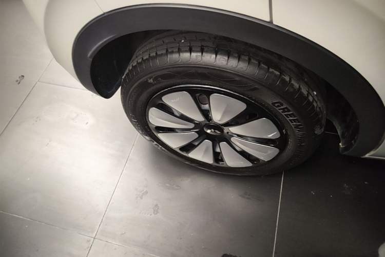 Used Wuling Bingo 2024 410 km Lingxi Deluxe Edition Right Rear Wheel Hub