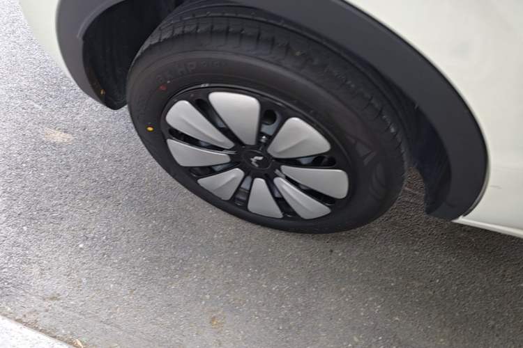 Used Wuling Bingo 2024 333 km Enjoyment Version Right Rear Wheel Hub
