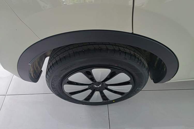 Used Wuling Bingo 2024 333 km Enjoyment Version Right Rear Wheel Hub