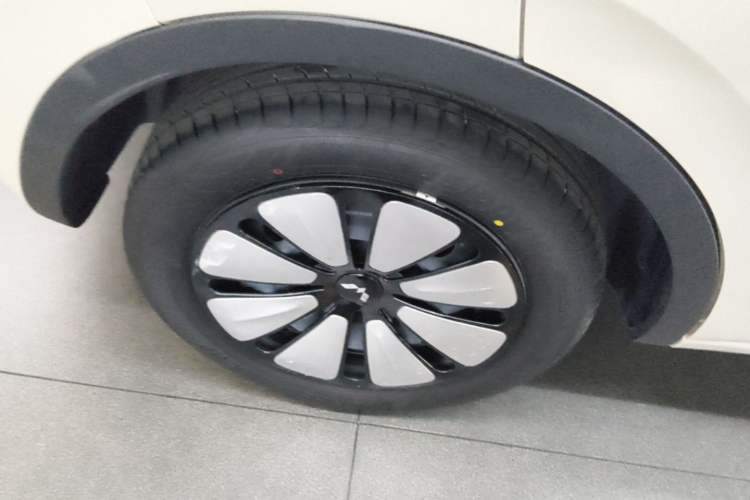 Used Wuling Bingo 2024 333 km Enjoyment Version Right Rear Wheel Hub