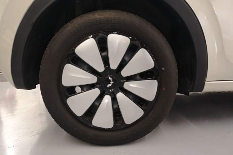 Used Wuling Bingo 2024 333 km Enjoyment Version Right Rear Wheel Hub