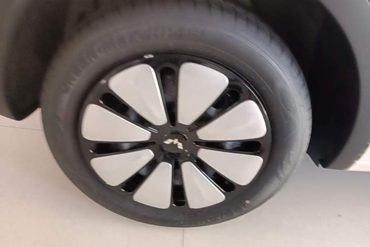 Used Wuling Bingo 2024 333 km Enjoyment Version Right Rear Wheel Hub