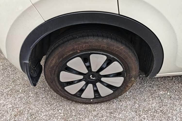 Used Wuling Bingo 2024 410 km Lingxi Deluxe Edition Right Rear Wheel Hub